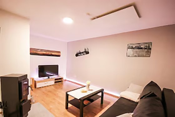 Voll ausgestattete Küche mit Landhaus-Charme